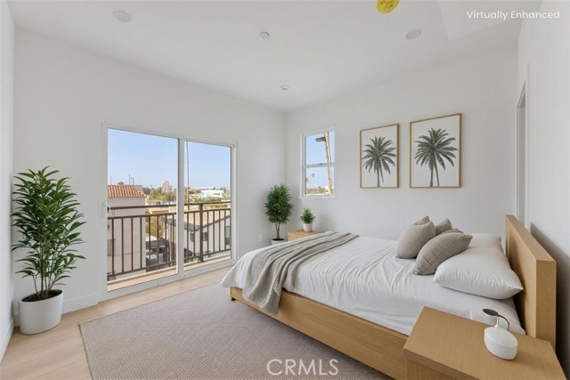 Detail Gallery Image 4 of 16 For 4513 Rosewood Ave #3,  Los Angeles,  CA 90004 - 3 Beds | 3 Baths