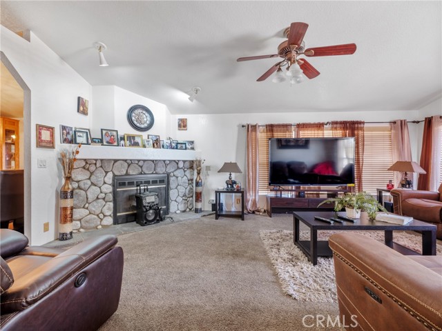 Detail Gallery Image 16 of 23 For 14153 Riviera Ct, Victorville,  CA 92395 - 3 Beds | 2 Baths