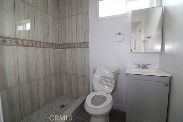 Detail Gallery Image 6 of 12 For 4954 Tweedy Bld #F,  South Gate,  CA 90280 - 2 Beds | 2 Baths