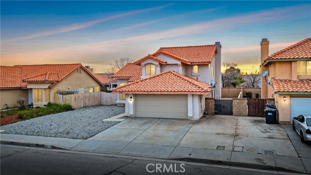 Detail Gallery Image 1 of 1 For 43857 5th St, Lancaster,  CA 93535 - 4 Beds | 3 Baths