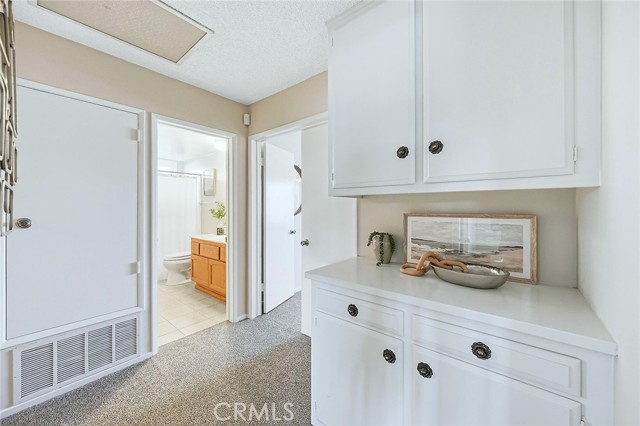 Detail Gallery Image 10 of 21 For 16362 Whittier Ln, Huntington Beach,  CA 92647 - 3 Beds | 2 Baths