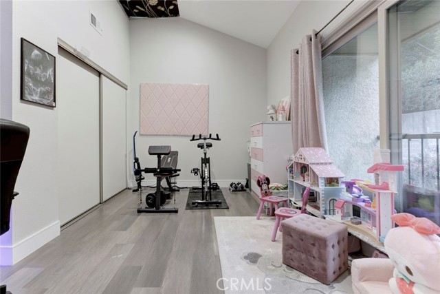 Detail Gallery Image 21 of 41 For 1881 Alpha Rd #17,  Glendale,  CA 91208 - 2 Beds | 3 Baths