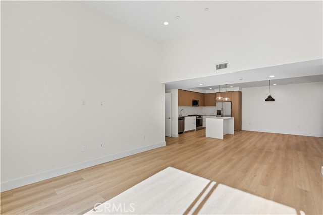 Detail Gallery Image 7 of 12 For 12078 Guerin St #305,  Studio City,  CA 91604 - 2 Beds | 2 Baths
