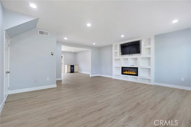 Detail Gallery Image 4 of 42 For 9652 Karmont, South Gate,  CA 90280 - 4 Beds | 2/1 Baths