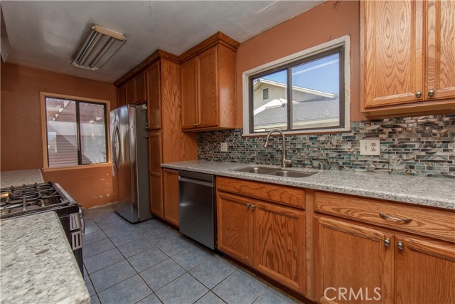 Detail Gallery Image 8 of 50 For 4402 Cathann St, Torrance,  CA 90503 - 4 Beds | 2/1 Baths