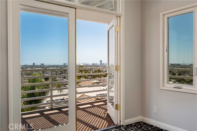 2604 E 20th street, Signal Hill CA: https://media.crmls.org/medias/b0ff8915-addb-4938-a62b-bf796feea318.jpg