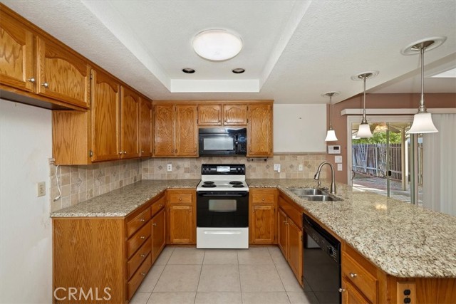 27580 Charlestown Drive, Menifee CA: https://media.crmls.org/medias/b100b082-6fbd-4dce-99fc-b8312a49411e.jpg