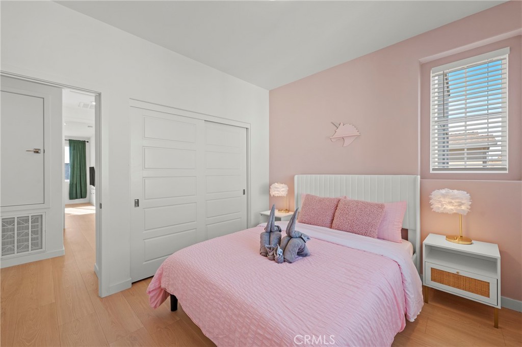 https://media.crmls.org/medias/b1012594-c24a-473e-b5f3-cdd33e201aec.jpg?preset=X-Large