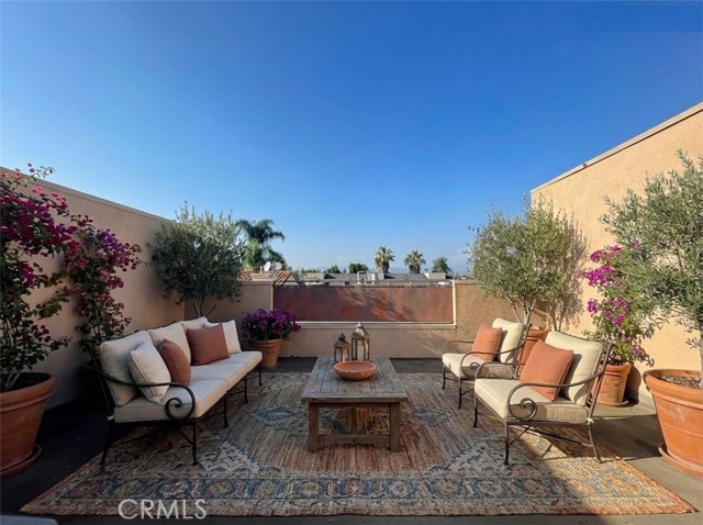 Detail Gallery Image 14 of 19 For 5234 Vantage #105,  Valley Village,  CA 91607 - 2 Beds | 3 Baths