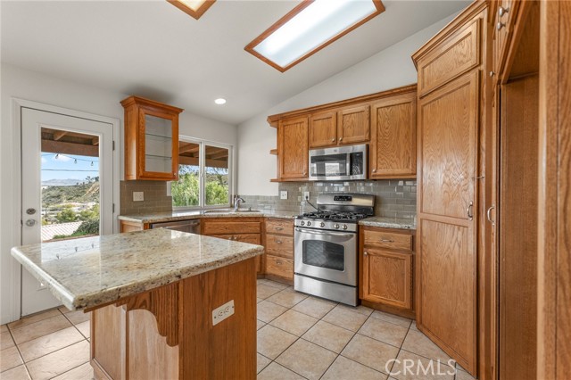 Detail Gallery Image 8 of 21 For 7655 Ventura, Yucca Valley,  CA 92284 - 4 Beds | 2 Baths