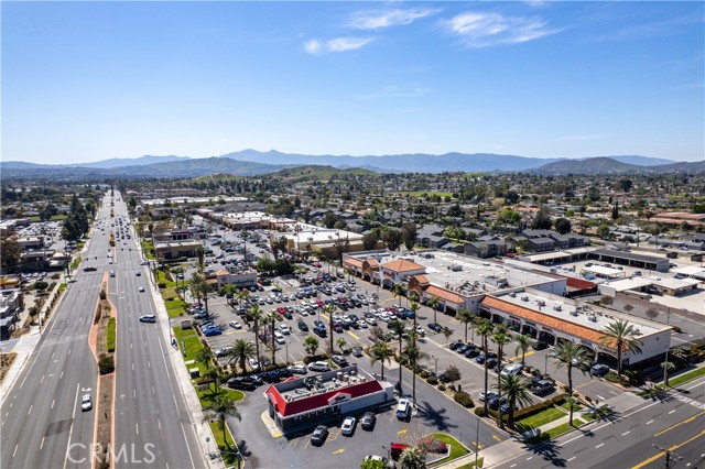 5787 Warren Street, Riverside CA: https://media.crmls.org/medias/b101d485-ad4f-447e-bbac-869a81a95510.jpg