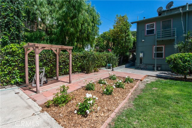 Detail Gallery Image 23 of 28 For 1639 Redcliff #1/2,  Los Angeles,  CA 90026 - 2 Beds | 1 Baths
