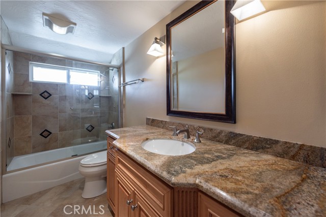 9 Sunrise, Irvine CA: https://media.crmls.org/medias/b1032201-bfff-479a-ac5e-7fc53017aace.jpg