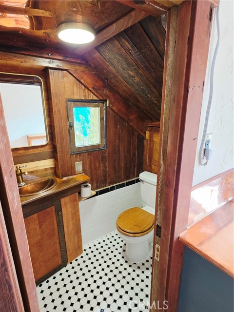1403 Avon Park, Los Angeles CA: https://media.crmls.org/medias/b104975b-1fa7-482f-8a7d-801e2a4c9a6d.jpg