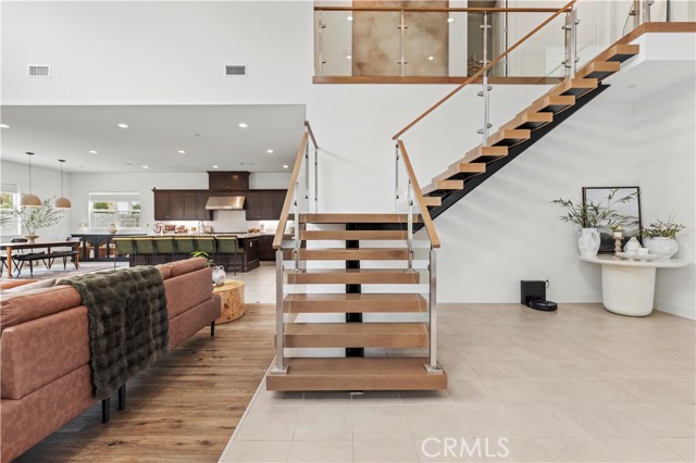 Detail Gallery Image 4 of 74 For 27526 Elderberry Dr, Valencia,  CA 91381 - 5 Beds | 5/1 Baths