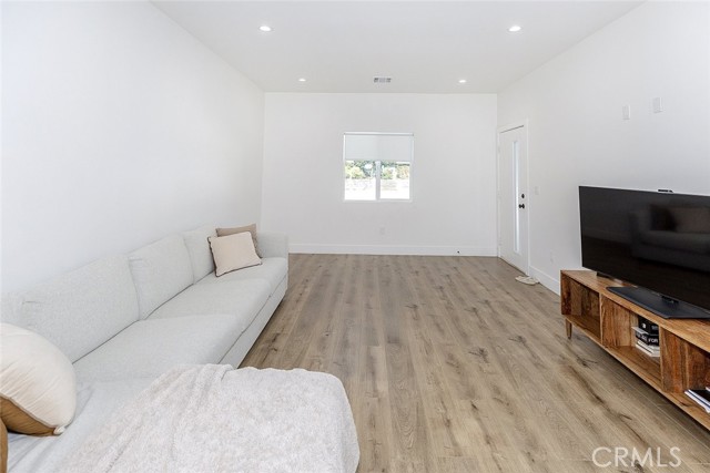 25101 Vermont Drive, Newhall CA: https://media.crmls.org/medias/b1051c7b-c29e-4400-b8aa-a76fb75ca703.jpg