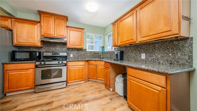 10980 Burnet Avenue, Mission Hills (San Fernando) CA: https://media.crmls.org/medias/b105c828-72e2-4905-9ddb-7a0800321ec7.jpg