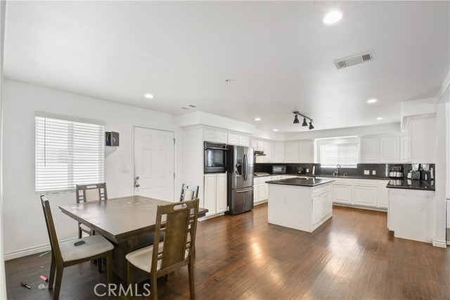 Detail Gallery Image 9 of 33 For 9261 Cedar, Bellflower,  CA 90706 - 5 Beds | 3 Baths