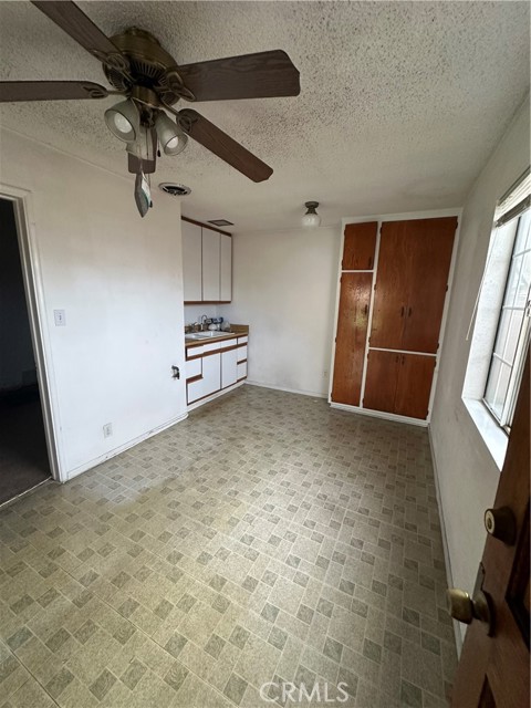 2051 E Harding Street, Long Beach CA: https://media.crmls.org/medias/b1069e59-9b1f-4ec0-b9e8-daa1ccfdfd79.jpg