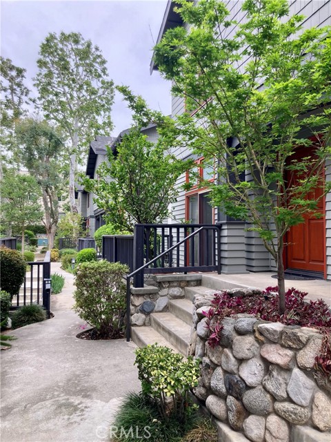 Detail Gallery Image 3 of 56 For 2447 Oneida St #2,  Pasadena,  CA 91107 - 3 Beds | 2/1 Baths