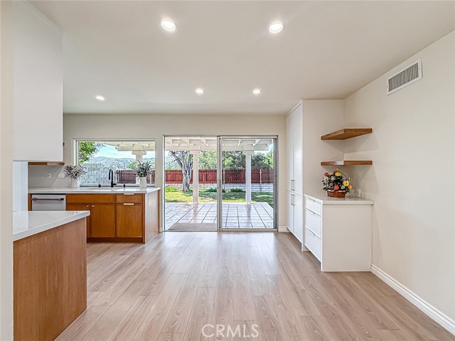 Detail Gallery Image 9 of 42 For 896 Bright Star St, Thousand Oaks,  CA 91360 - 4 Beds | 2 Baths