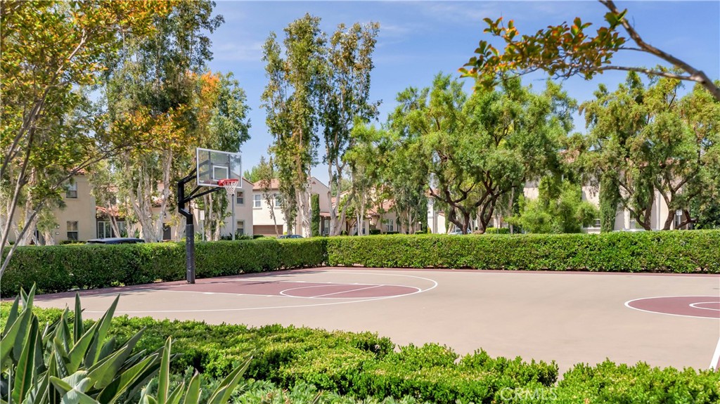 https://media.crmls.org/medias/b10b2f44-cdbb-433b-b264-f168cdd3cd40.jpg?preset=X-Large