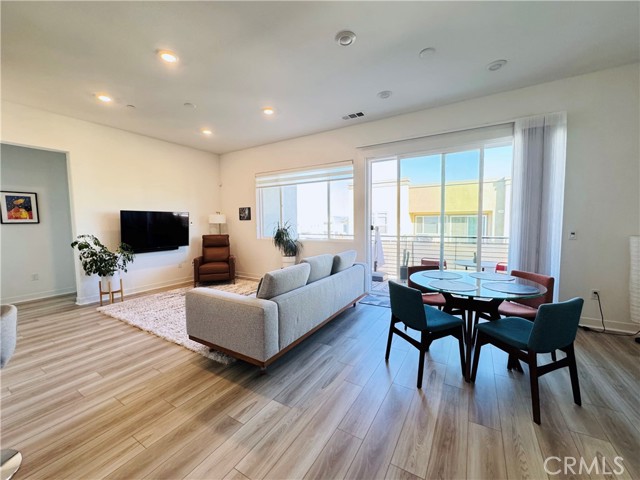 Detail Gallery Image 4 of 16 For 26958 Sandbar Willow Pl #301,  Valencia,  CA 91381 - 3 Beds | 2 Baths