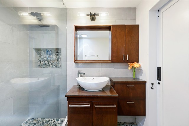 Detail Gallery Image 15 of 41 For 3512 Pacific Ave #2,  Los Angeles,  CA 90292 - 2 Beds | 2 Baths