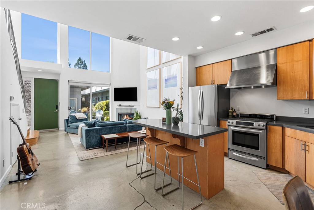637 E 4th #B