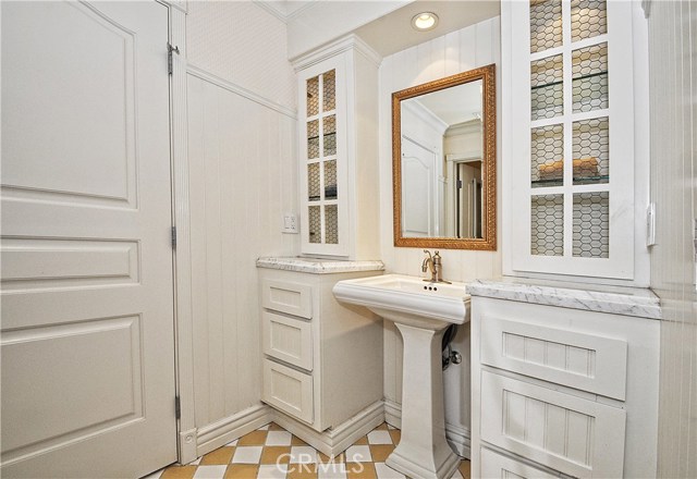 Jack and Jill bathroom between bedrooms 3 and 4 upstairs