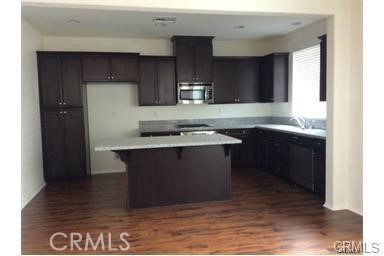 Detail Gallery Image 3 of 16 For 7076 Luminaire Ct, Corona,  CA 92880 - 4 Beds | 3 Baths