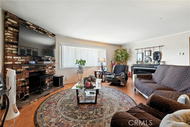 11702 Lakewood Boulevard, Downey CA: https://media.crmls.org/medias/b10e790f-47e3-4911-af0a-02124ffd0c87.jpg