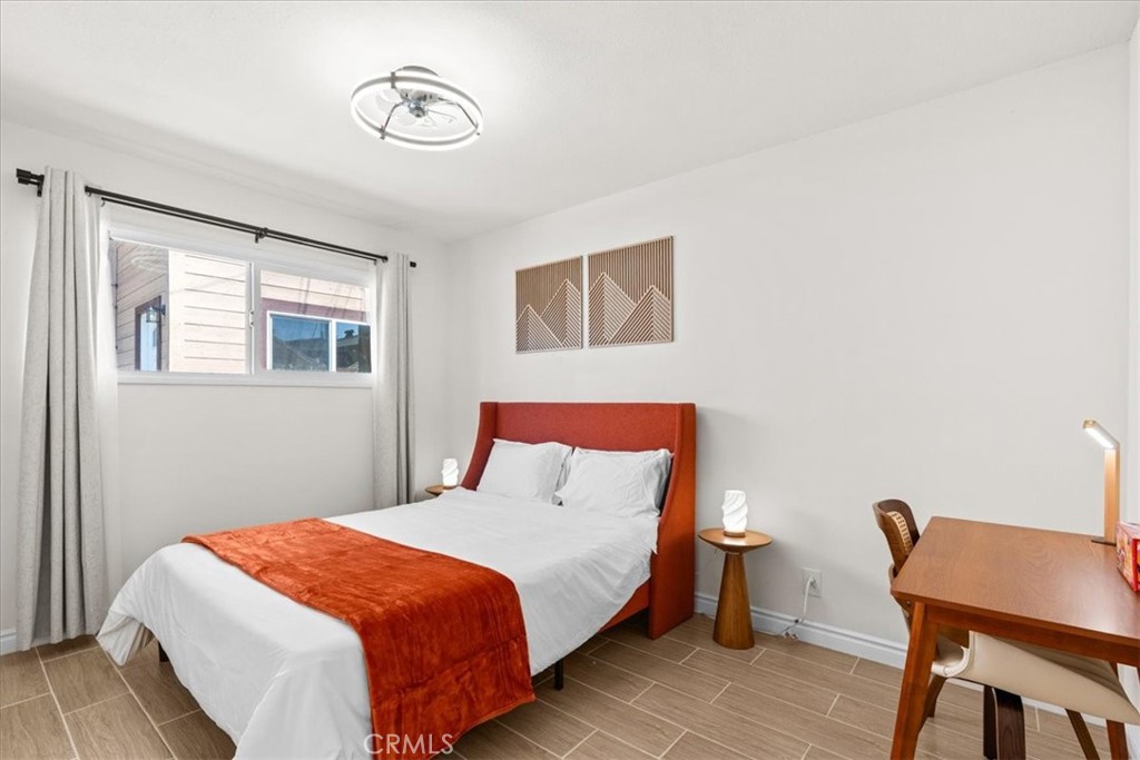 https://media.crmls.org/medias/b10ec525-6959-4d12-bcdd-2f78a2051034.jpg?preset=X-Large