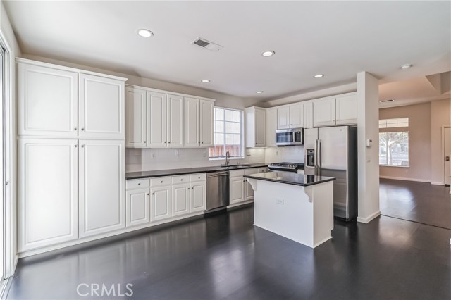 Detail Gallery Image 15 of 34 For 38722 Chimaera Cir, Fremont,  CA 94536 - 5 Beds | 3 Baths