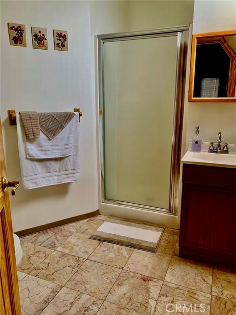 Detail Gallery Image 10 of 19 For 336 W Sherwood, Big Bear City,  CA 92314 - 4 Beds | 3 Baths