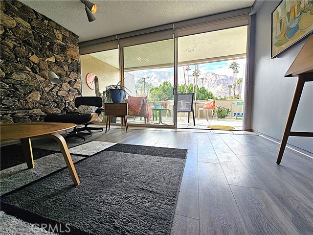 Detail Gallery Image 3 of 38 For 197 W via Lola #17,  Palm Springs,  CA 92262 - 2 Beds | 2 Baths