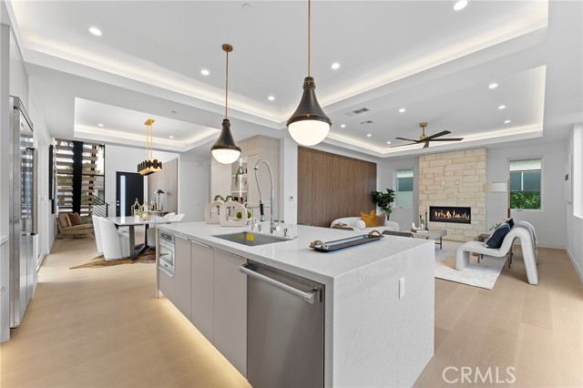 Detail Gallery Image 16 of 70 For 3932 S Minerva Ave, Los Angeles,  CA 90066 - 6 Beds | 6/1 Baths