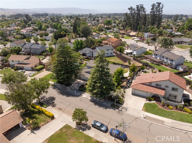 4565 Lamplighter Lane, Santa Maria CA: https://media.crmls.org/medias/b111158d-c8e8-4fbf-8064-9160ca78de05.jpg