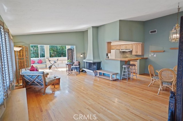 Detail Gallery Image 4 of 22 For 1548 Riverside #G,  Glendale,  CA 91201 - 2 Beds | 2 Baths