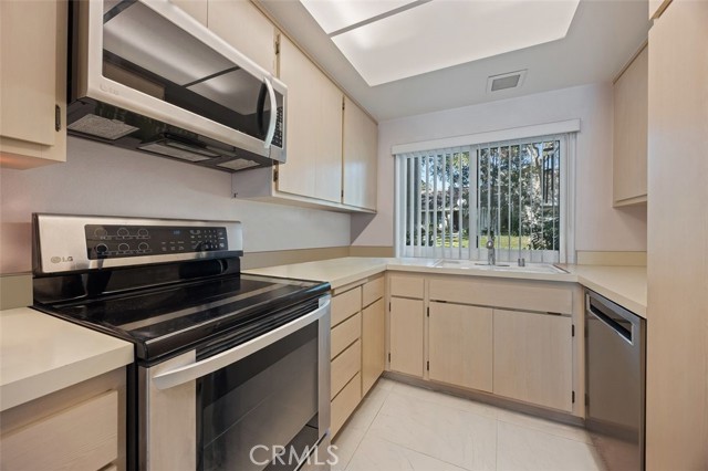 Detail Gallery Image 6 of 19 For 21107 via Arnaz, Yorba Linda,  CA 92887 - 2 Beds | 2/1 Baths