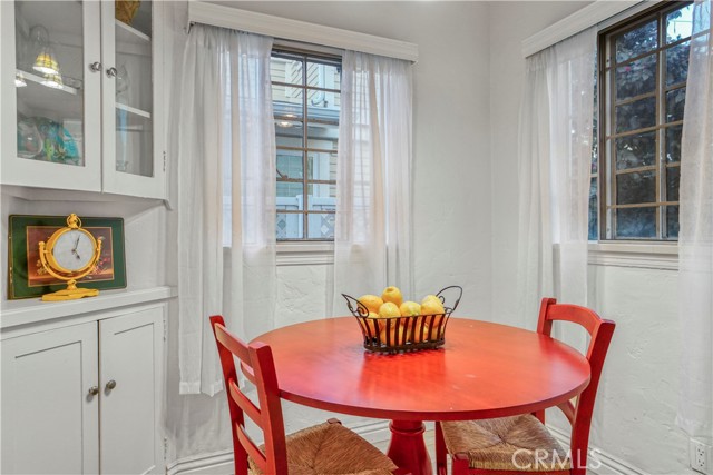 102 Bonito Avenue, Long Beach CA: https://media.crmls.org/medias/b1125595-1d32-4408-8bfe-e76c64c80543.jpg
