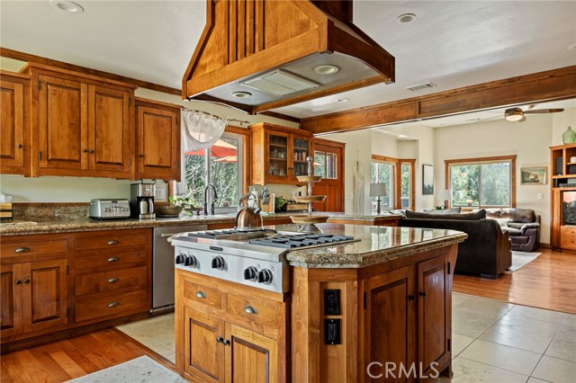 Detail Gallery Image 16 of 52 For 813 Brentwood, Lake Arrowhead,  CA 92352 - 4 Beds | 3/1 Baths