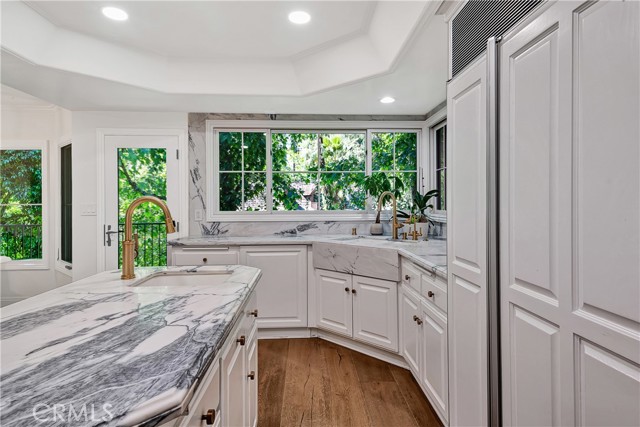4851 Corbin Avenue, Tarzana CA: https://media.crmls.org/medias/b1147646-2514-4f50-bc71-74ee2295efc4.jpg