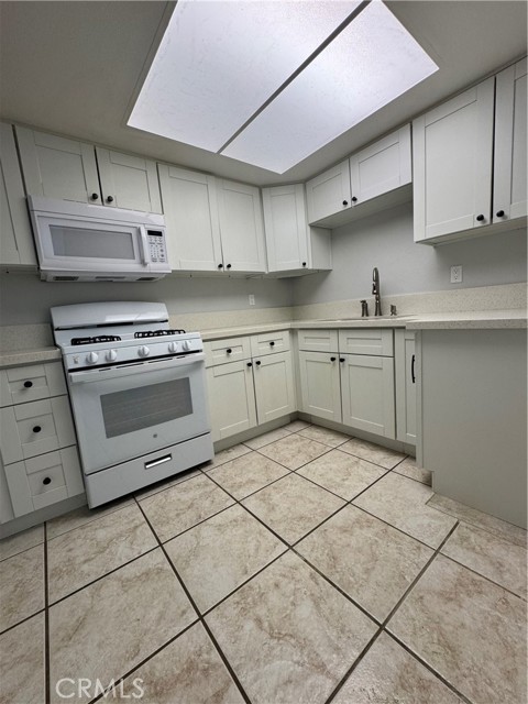 Detail Gallery Image 10 of 37 For 68711 Cedar Rd, Cathedral City,  CA 92234 - 3 Beds | 2 Baths