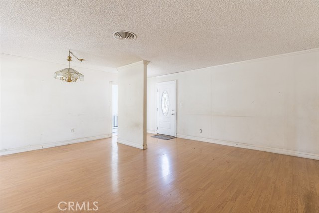 Detail Gallery Image 9 of 48 For 17149 Donmetz, Granada Hills,  CA 91344 - 4 Beds | 2 Baths