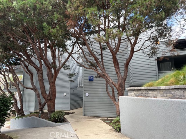 250 The Village, Redondo Beach CA: https://media.crmls.org/medias/b11624df-6fc4-4fb6-a576-67a2979605f8.jpg