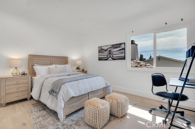 Detail Gallery Image 24 of 30 For 5952 Woodland View Dr, Woodland Hills,  CA 91367 - 5 Beds | 4 Baths