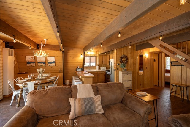 Detail Gallery Image 12 of 38 For 1216 Aspen Dr, Big Bear Lake,  CA 92315 - 3 Beds | 2 Baths
