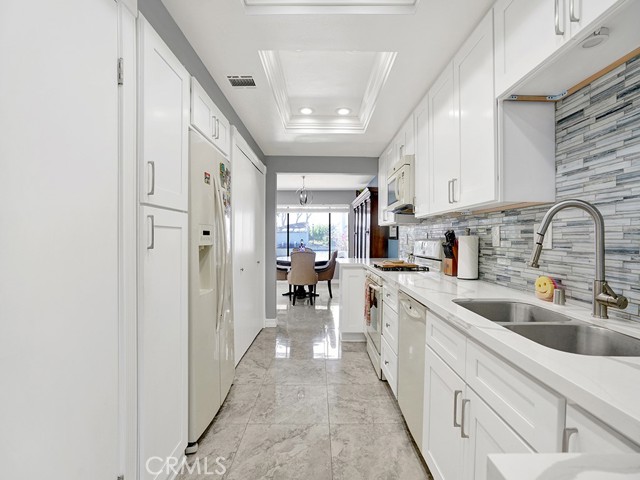 Detail Gallery Image 11 of 63 For 3842 Montego Dr, Huntington Beach,  CA 92649 - 4 Beds | 3 Baths