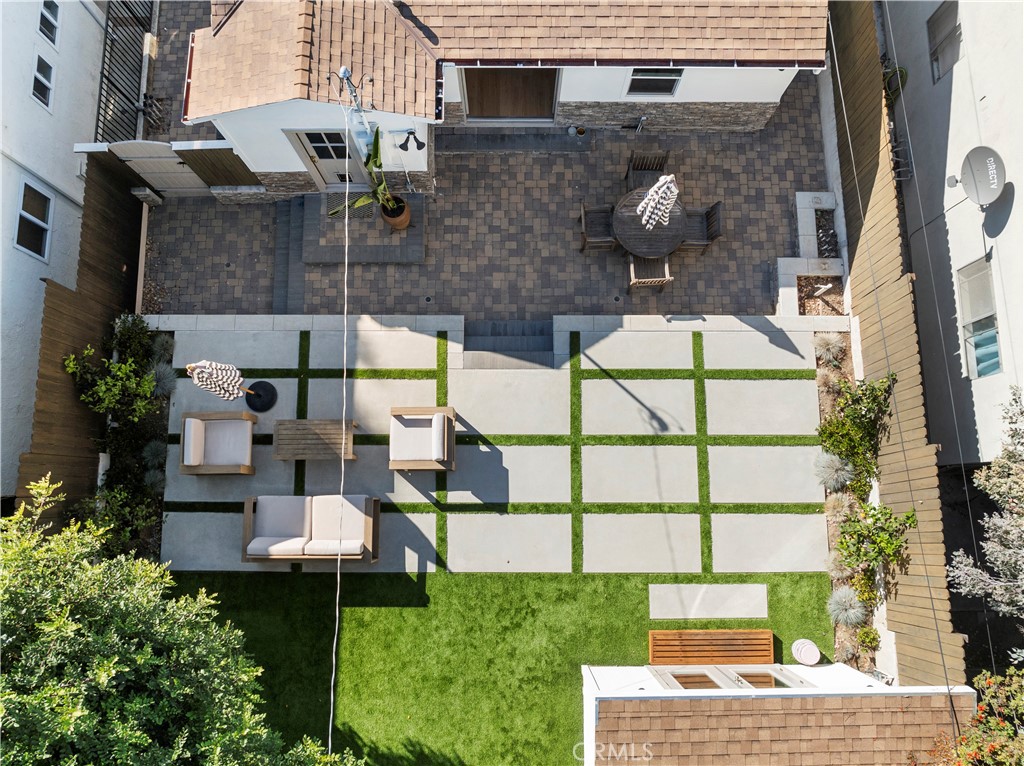https://media.crmls.org/medias/b1177a7d-6f22-4ee4-980c-df18a5557481.jpg?preset=X-Large